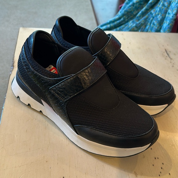 Brand new! Naturalizer Sneaker 7.5 - Picture 1 of 4